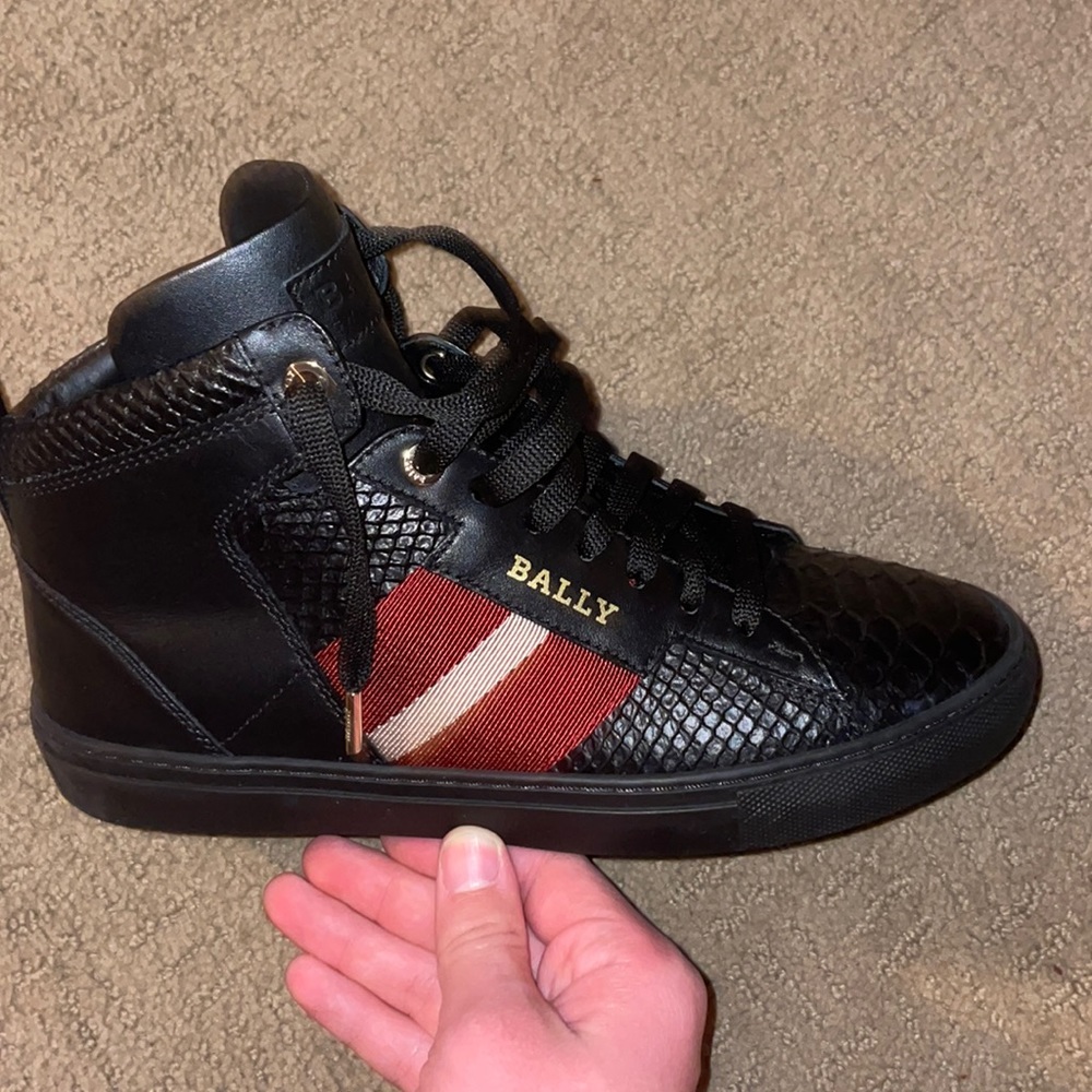 Bally Mid crocodile black sneaker.